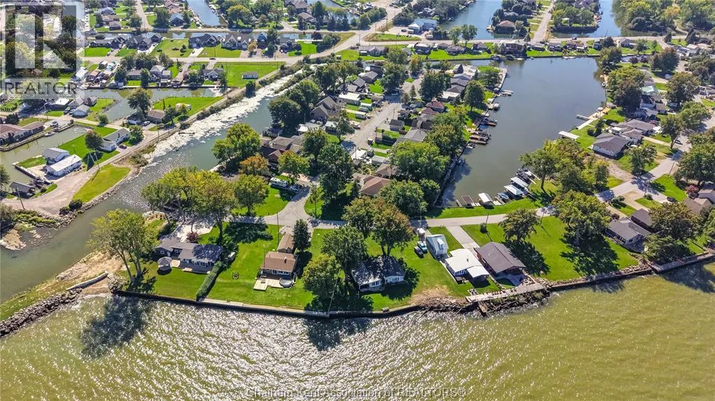 ISLAND CRESCENT