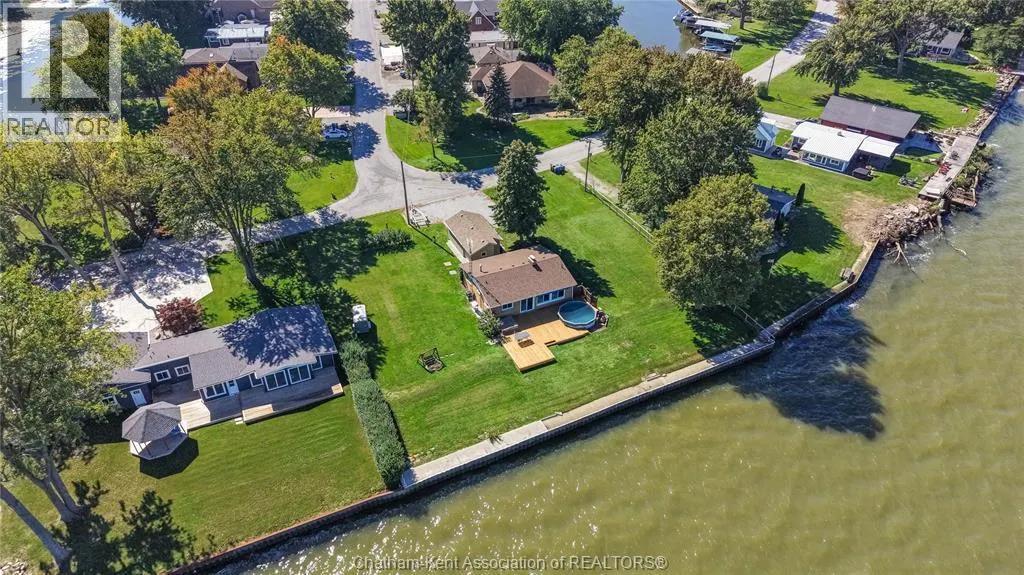 ISLAND CRESCENT