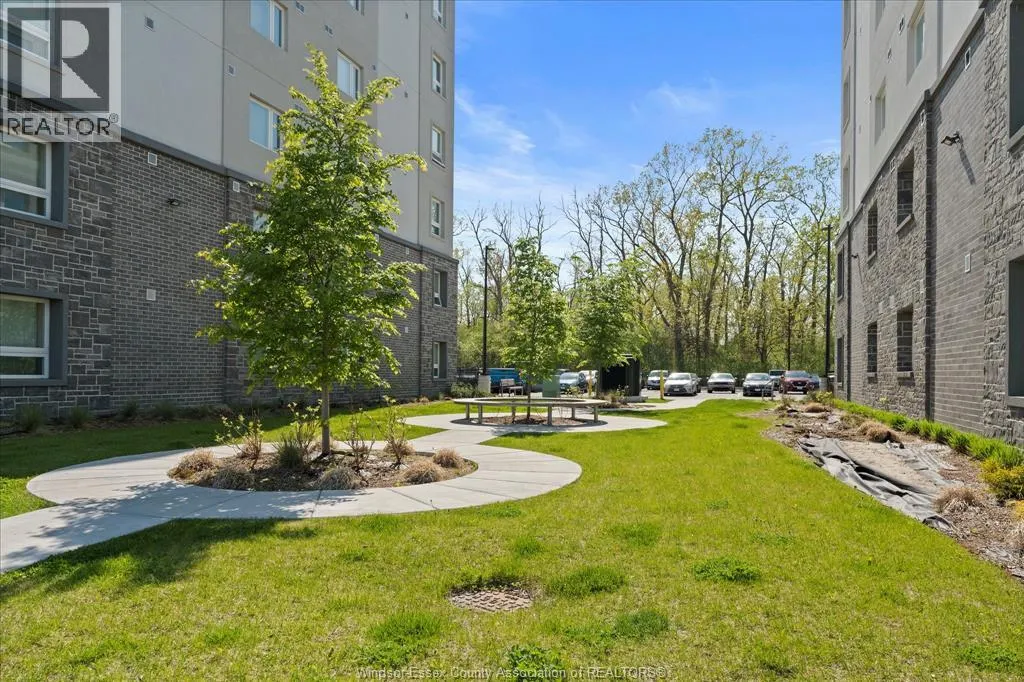 1675 BANWELL Unit# 106