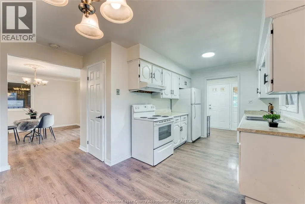 2880 ST. CLAIR AVENUE