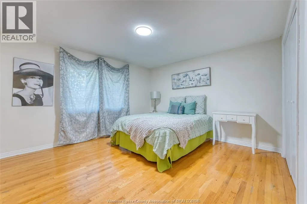 2880 ST. CLAIR AVENUE