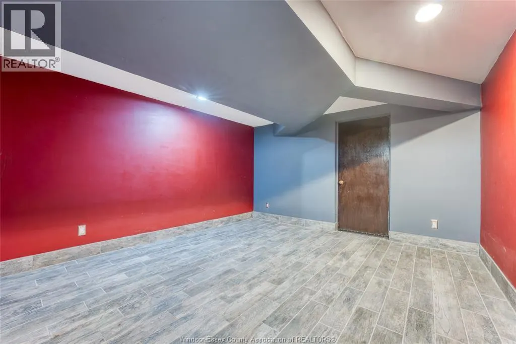 2880 ST. CLAIR AVENUE