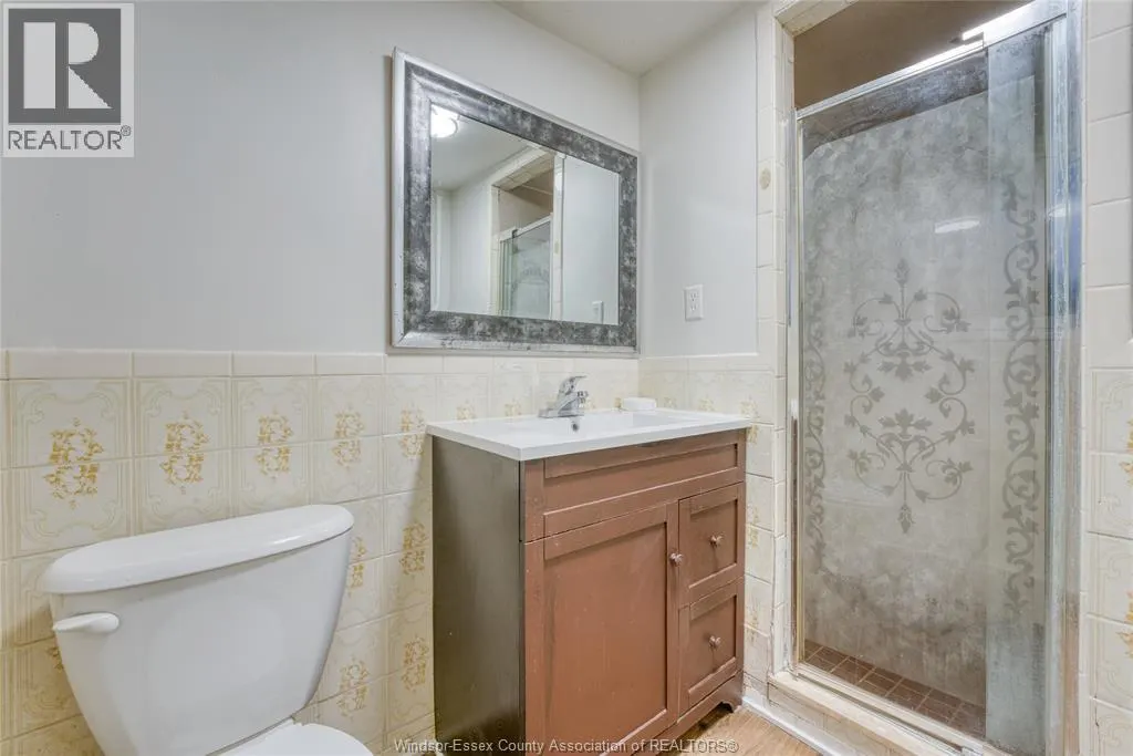 2880 ST. CLAIR AVENUE