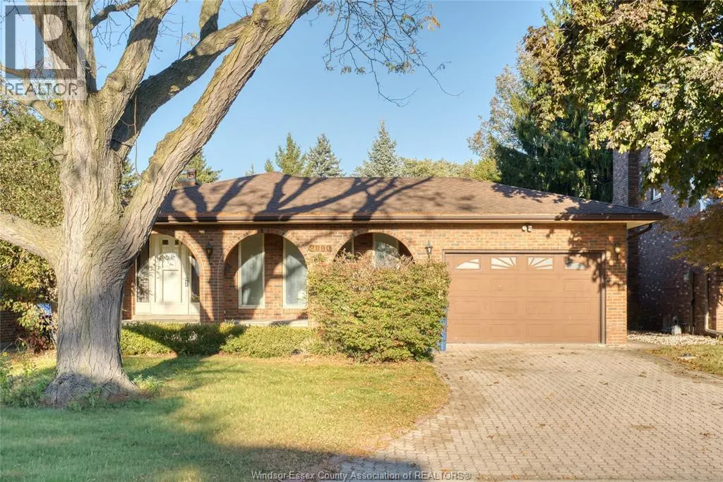 2880 ST. CLAIR AVENUE