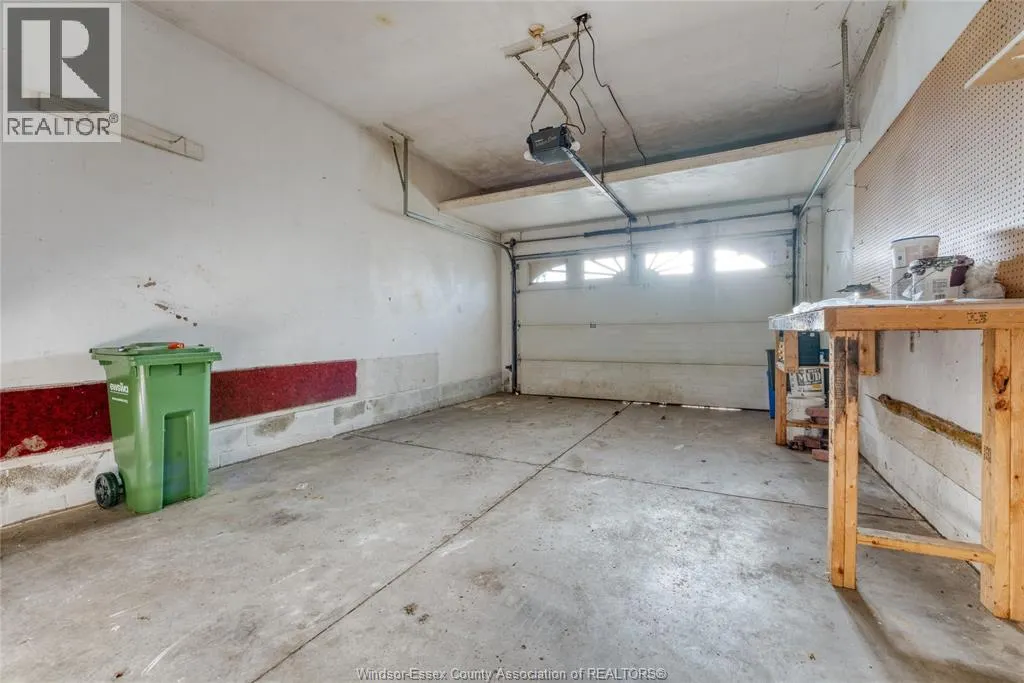 2880 ST. CLAIR AVENUE