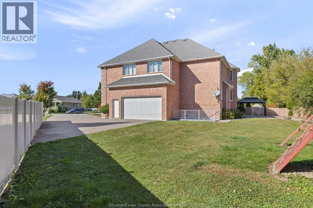 21 LAURENTIA DRIVE