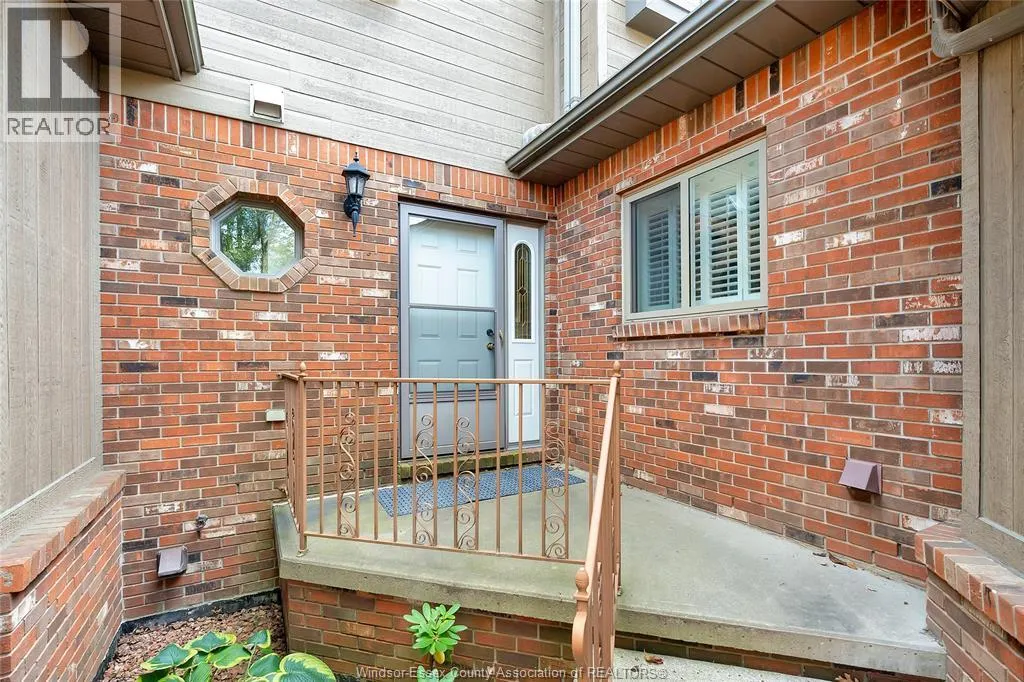 65 FAIRWAY CRESCENT Unit# 4