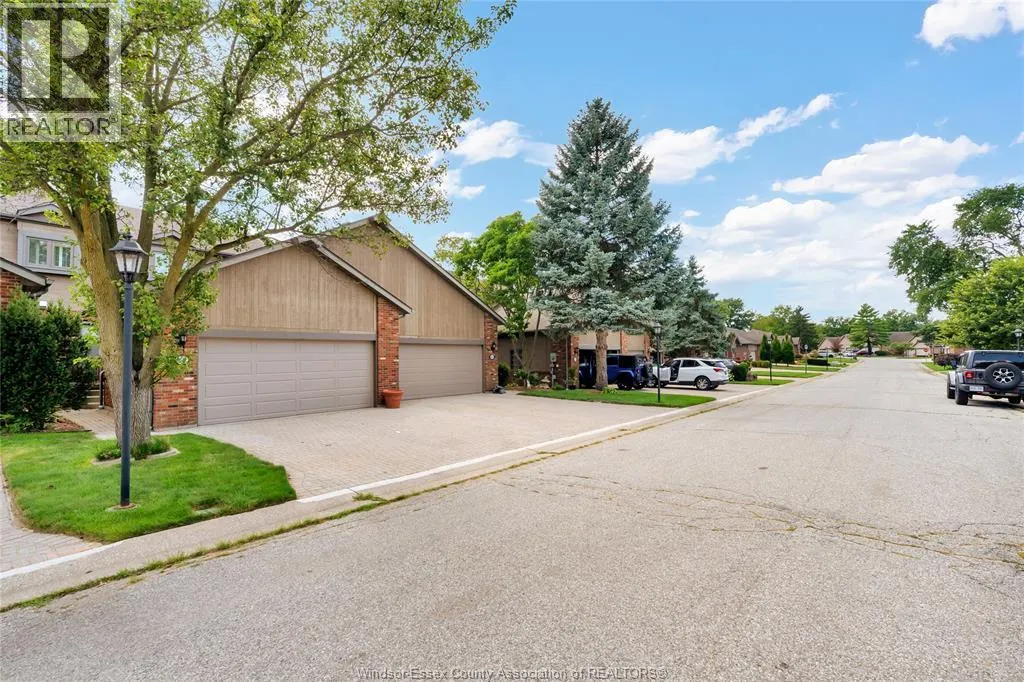 65 FAIRWAY CRESCENT Unit# 4