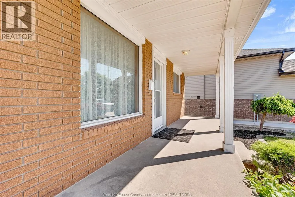 3999 GRAND MARAIS ROAD East