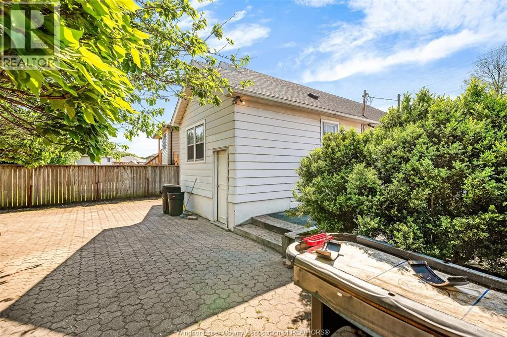 3999 GRAND MARAIS ROAD East