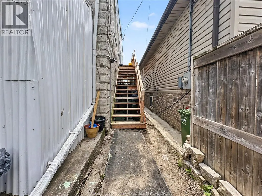 800-808 SHEPHERD STREET East