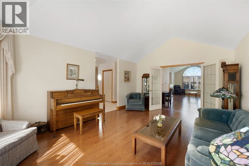 1353 IMPERIAL CRESCENT