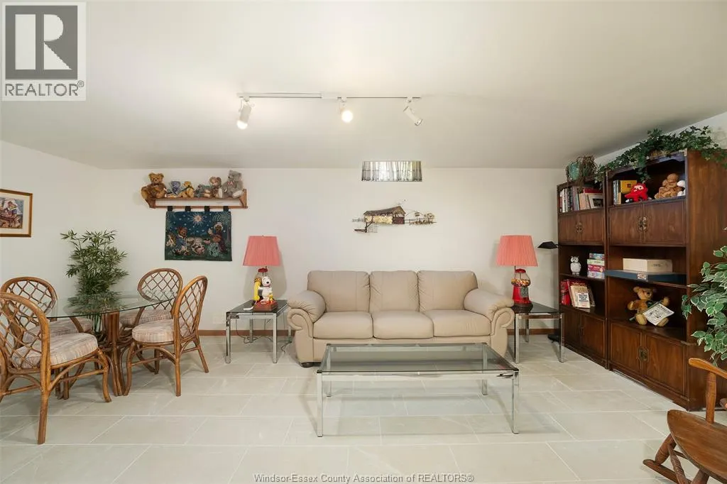 1353 IMPERIAL CRESCENT