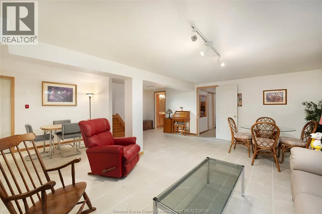 1353 IMPERIAL CRESCENT