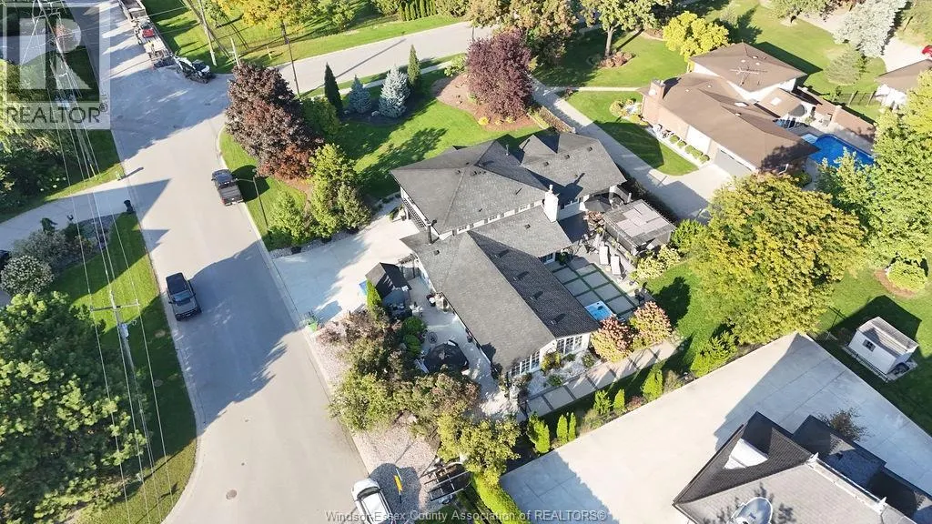 375 RUSSELL WOODS DRIVE