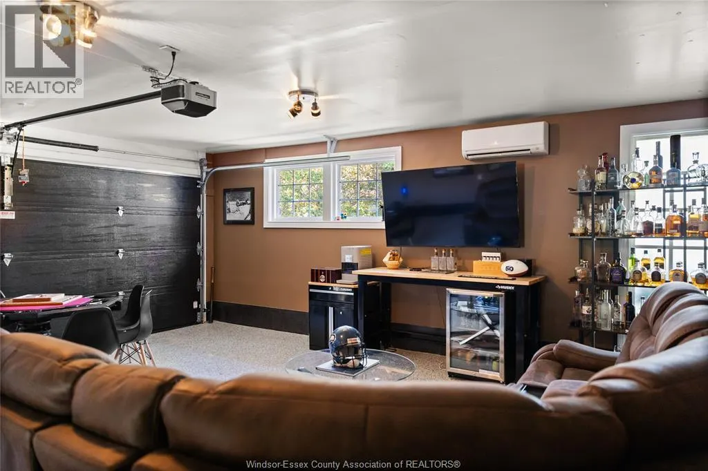 375 RUSSELL WOODS DRIVE