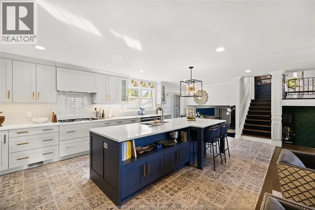 375 RUSSELL WOODS DRIVE