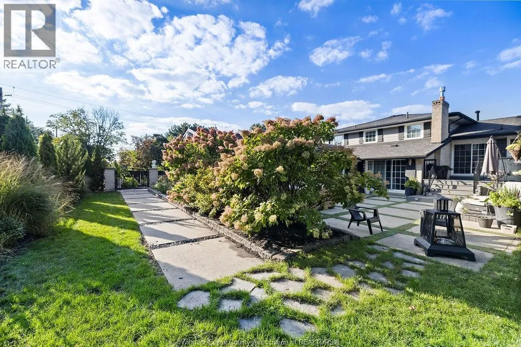 375 RUSSELL WOODS DRIVE