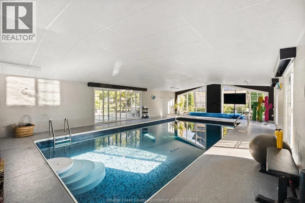 375 RUSSELL WOODS DRIVE