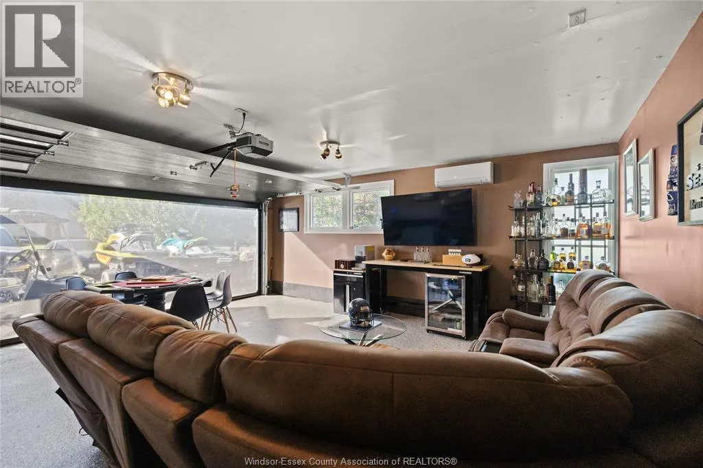 375 RUSSELL WOODS DRIVE