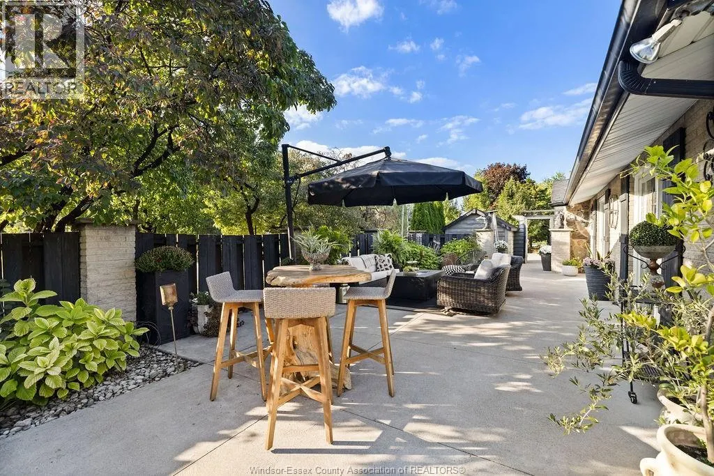 375 RUSSELL WOODS DRIVE