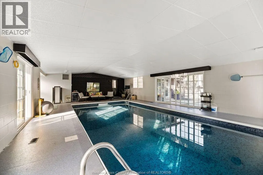 375 RUSSELL WOODS DRIVE