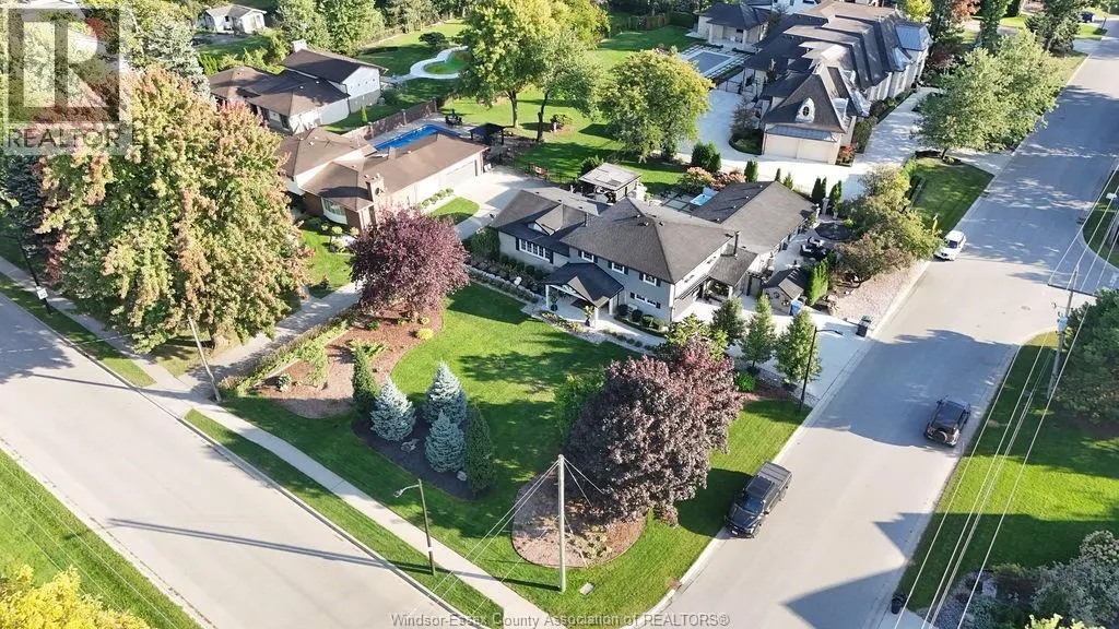 375 RUSSELL WOODS DRIVE