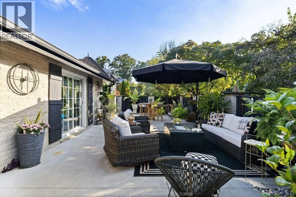 375 RUSSELL WOODS DRIVE