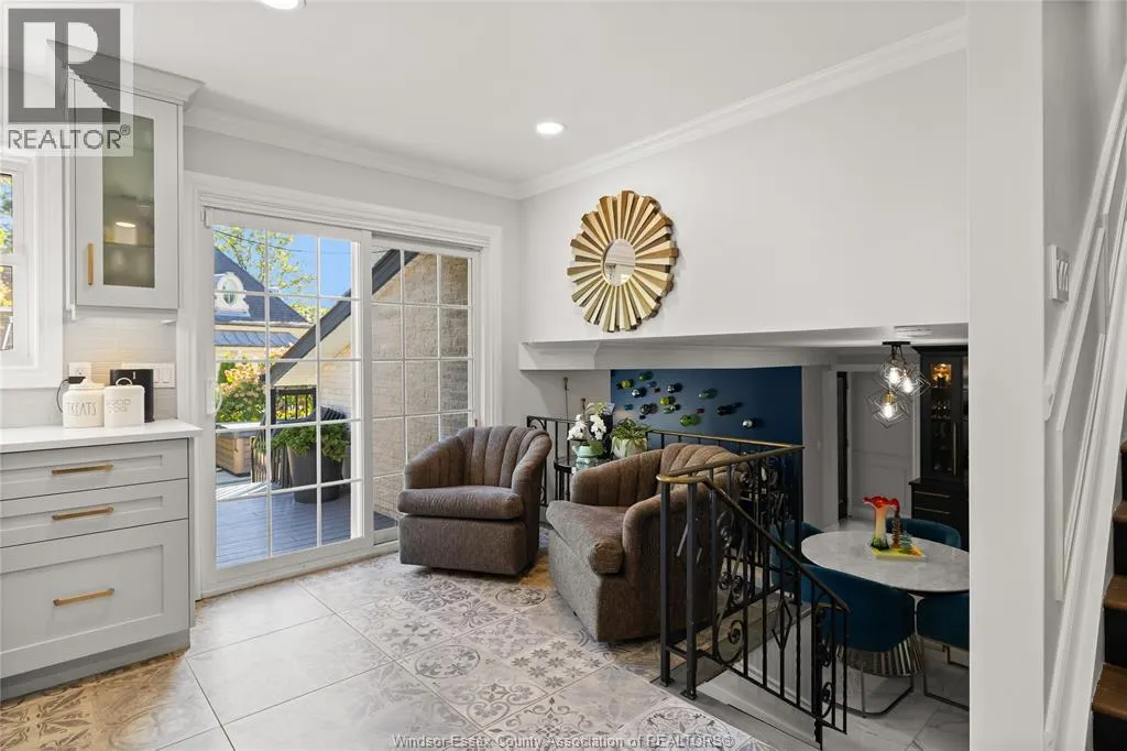 375 RUSSELL WOODS DRIVE