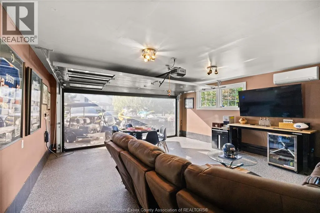 375 RUSSELL WOODS DRIVE