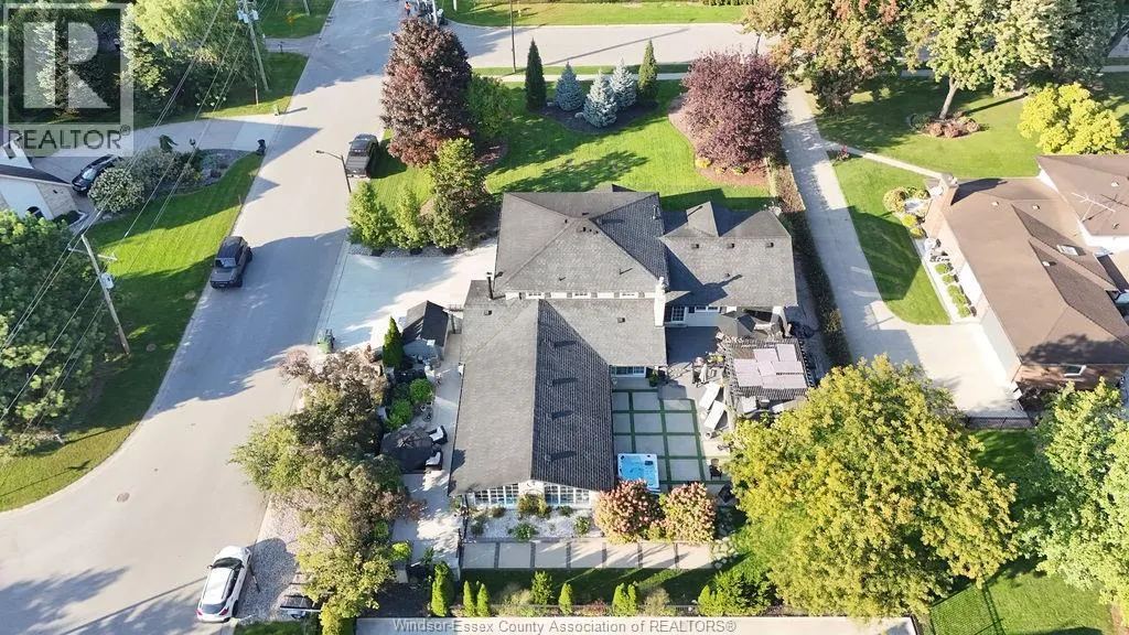 375 RUSSELL WOODS DRIVE