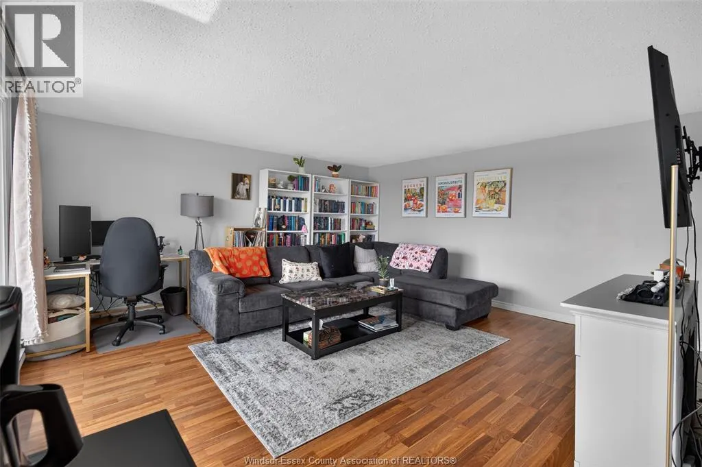 3936 WYANDOTTE STREET East Unit# 810