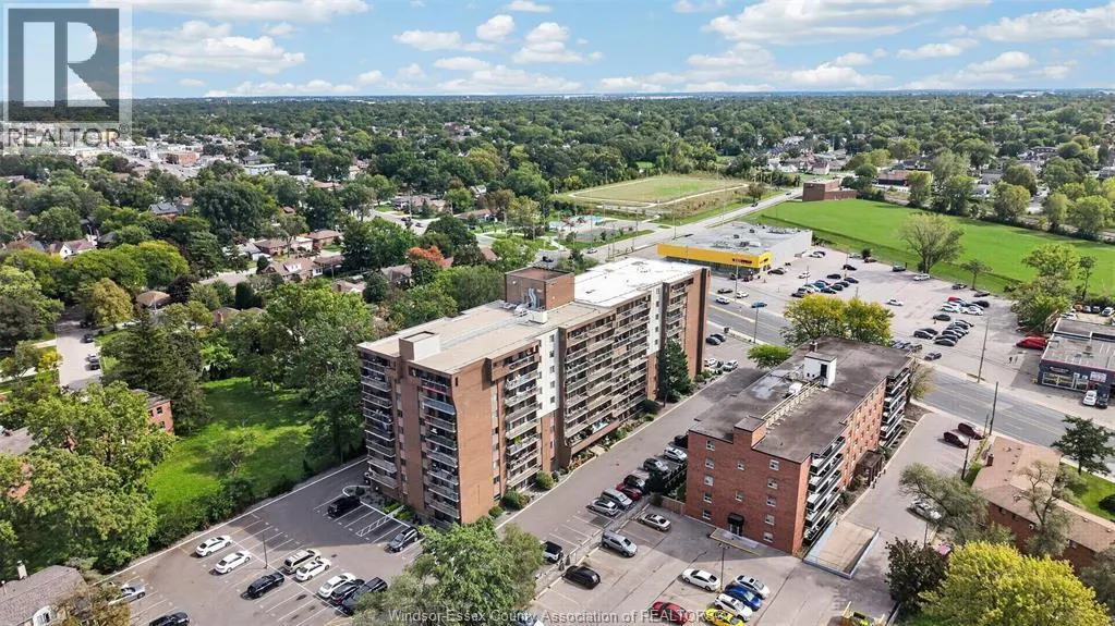 3936 WYANDOTTE STREET East Unit# 810