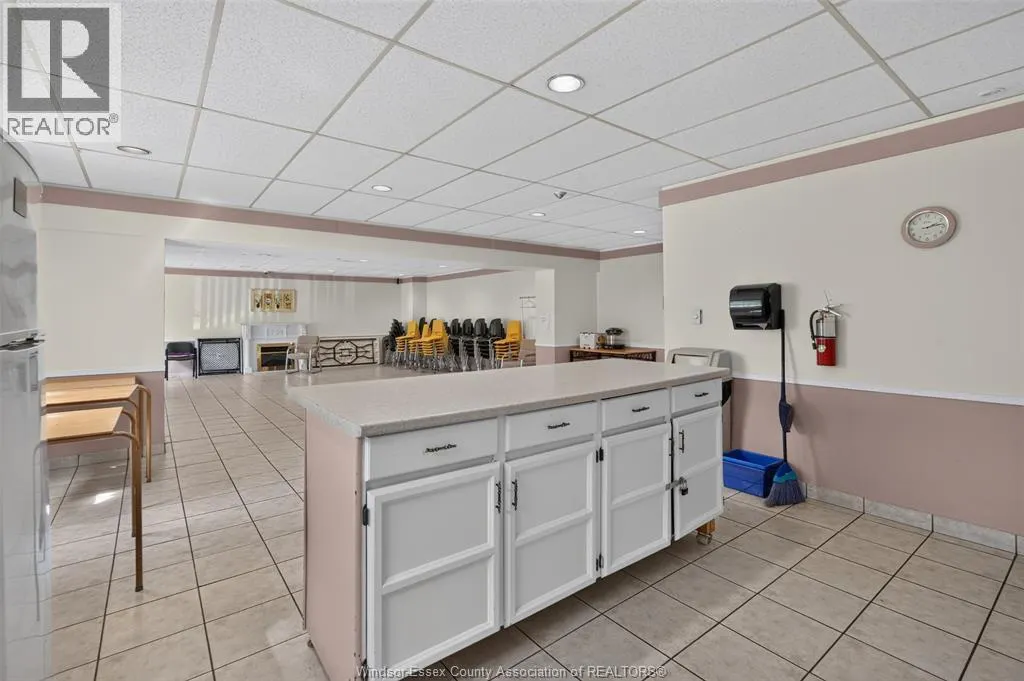 3936 WYANDOTTE STREET East Unit# 810