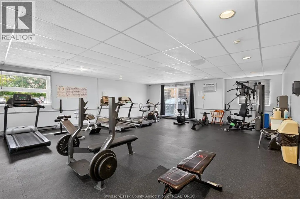 3936 WYANDOTTE STREET East Unit# 810