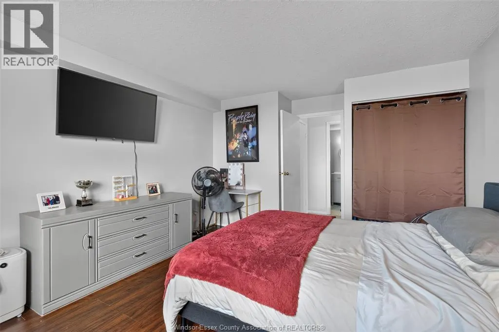 3936 WYANDOTTE STREET East Unit# 810