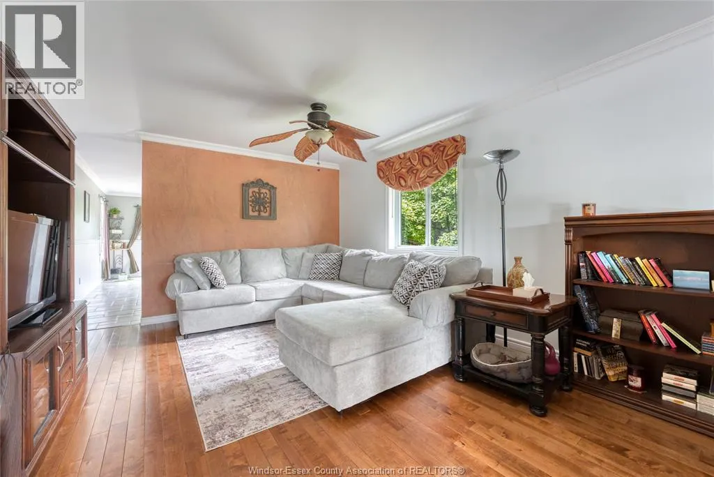 1610 Chornoby CRESCENT