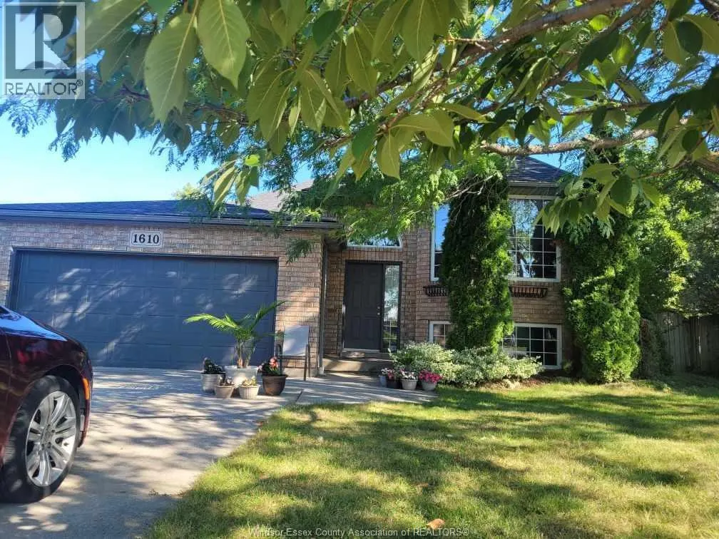 1610 Chornoby CRESCENT