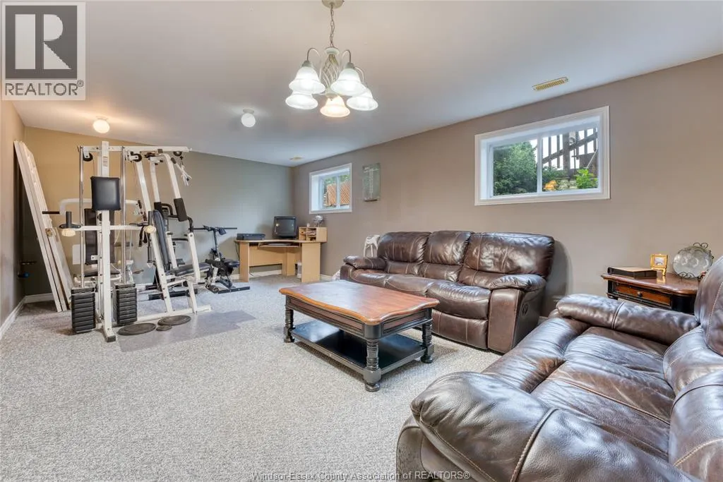 1610 Chornoby CRESCENT