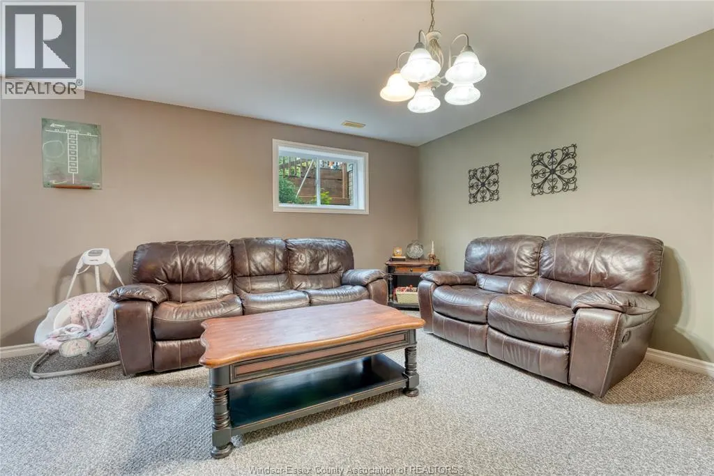 1610 Chornoby CRESCENT