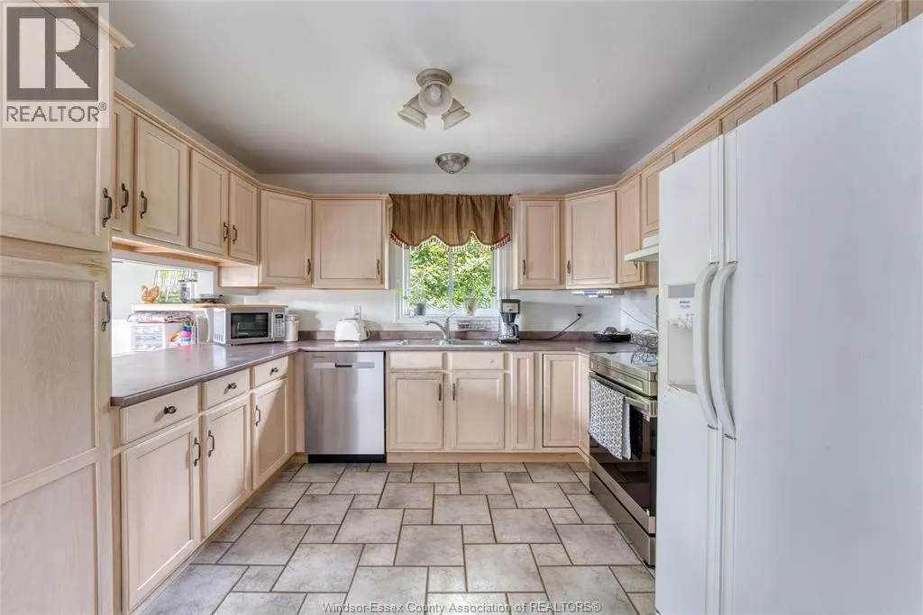 1610 Chornoby CRESCENT