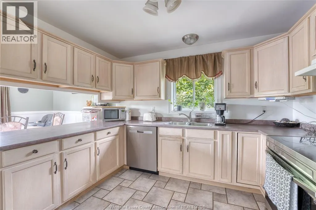 1610 Chornoby CRESCENT