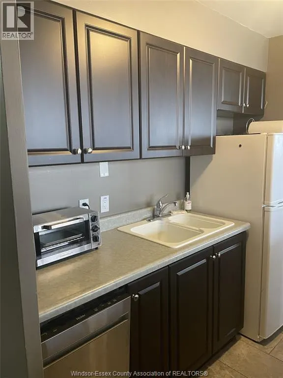 111 RIVERSIDE DRIVE East Unit# 1403