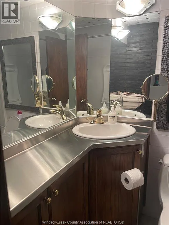 111 RIVERSIDE DRIVE East Unit# 1403