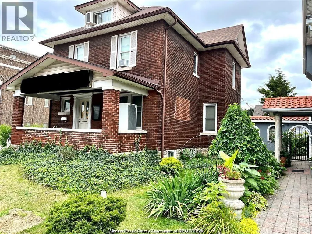 95 GILES BOULEVARD East