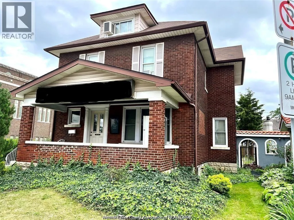 95 GILES BOULEVARD East