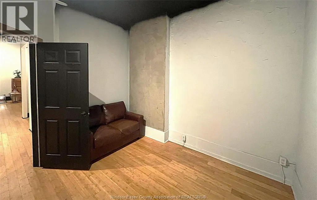 1719 WYANDOTTE STREET East Unit# MAIN