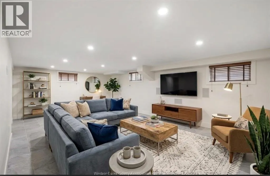 2594 BUCKINGHAM