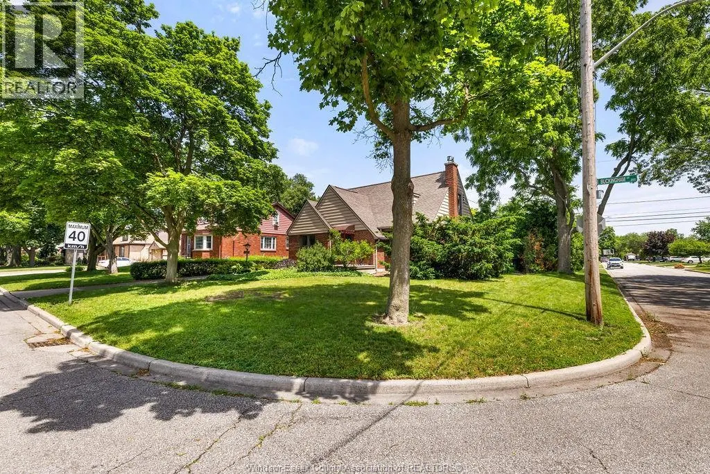 2594 BUCKINGHAM