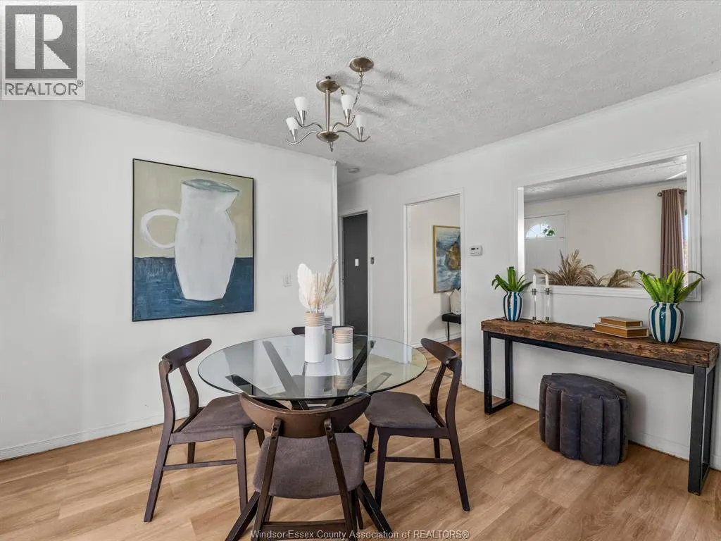 1355 Sprucewood